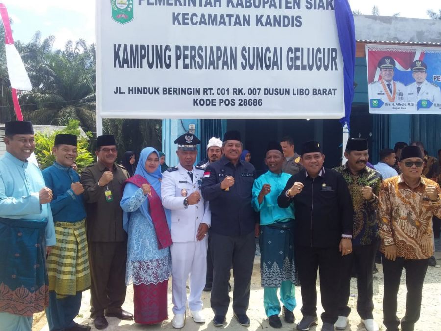 Bupati Siak Lantik Pj Penghulu Sekaligus Peresmian Kampung Persiapan Sungai Gelugur