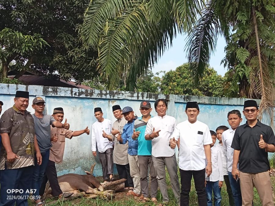 Dibawah Kepemimpinan Deni Eka Chandra, DPD KNPI Kab. Muara Enim Sembelih Qurban Sapi dan Kambing