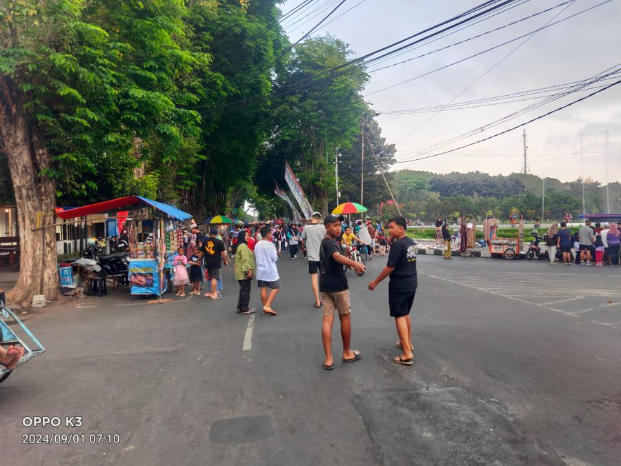 Hari Minggu Alun-Alun Kota Lumajang Dipadati Masyarakat