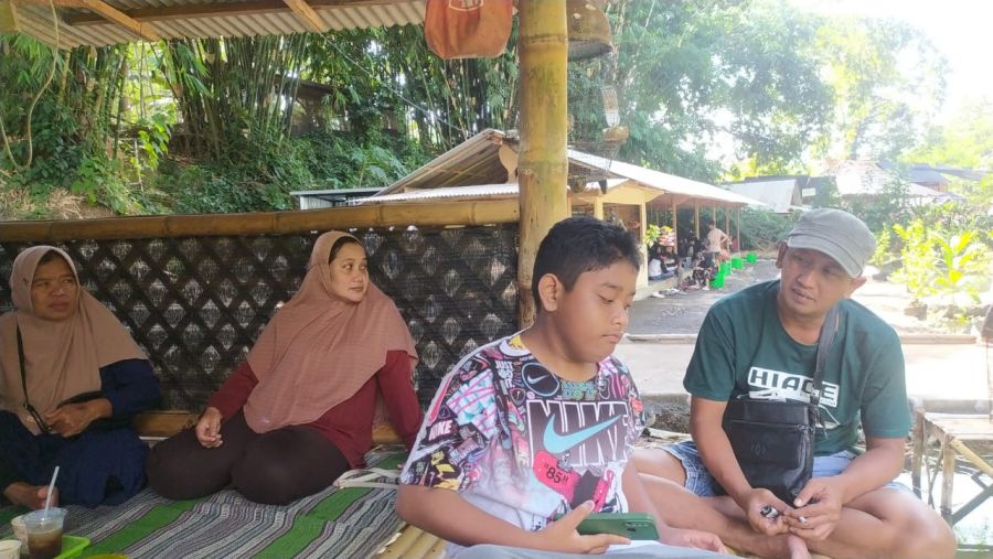 Hari Minggu Masyarakat Ramai Menikmati Indahnya Tumpak Selo