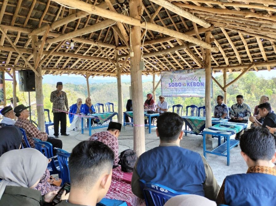 Launching Eduwisata Atsiri Bukit Kalongan Sobo Kebon Oleh UII