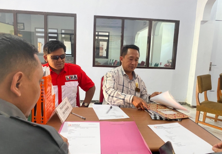 LSM LIRA Trenggalek Laporkan Bapaslon Bupati Jalur Perseorangan ke Bawaslu