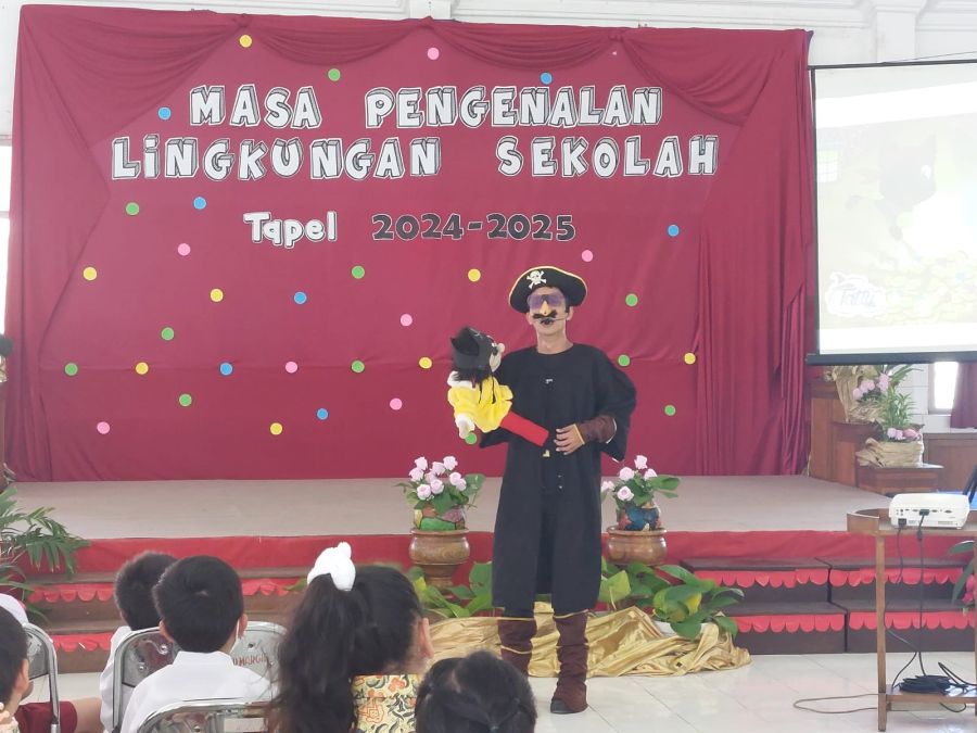 MPLS SD Margie Surabaya Sosis Bullying Lewat Pendongeng Nasional Ini