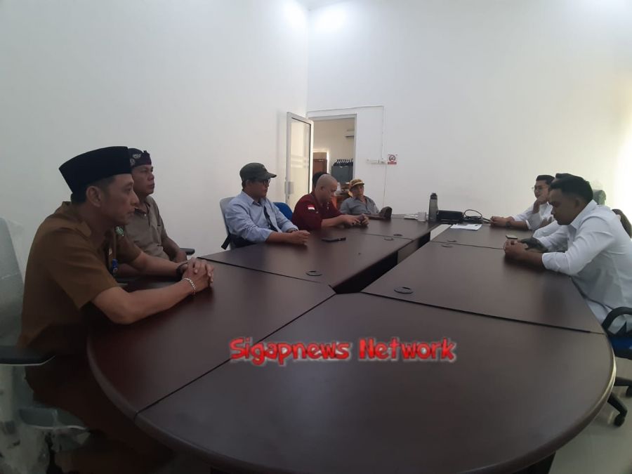 Warga Kelurahan Dusun Muara Enim Datangi Kantor PLN Muara Enim