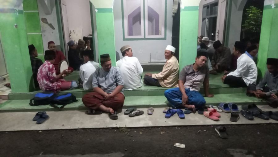 Warga Sekitar Mushollah Rt 034/012 Tukum Kidul Memperingati Maulid Nabi Muhammad SAW